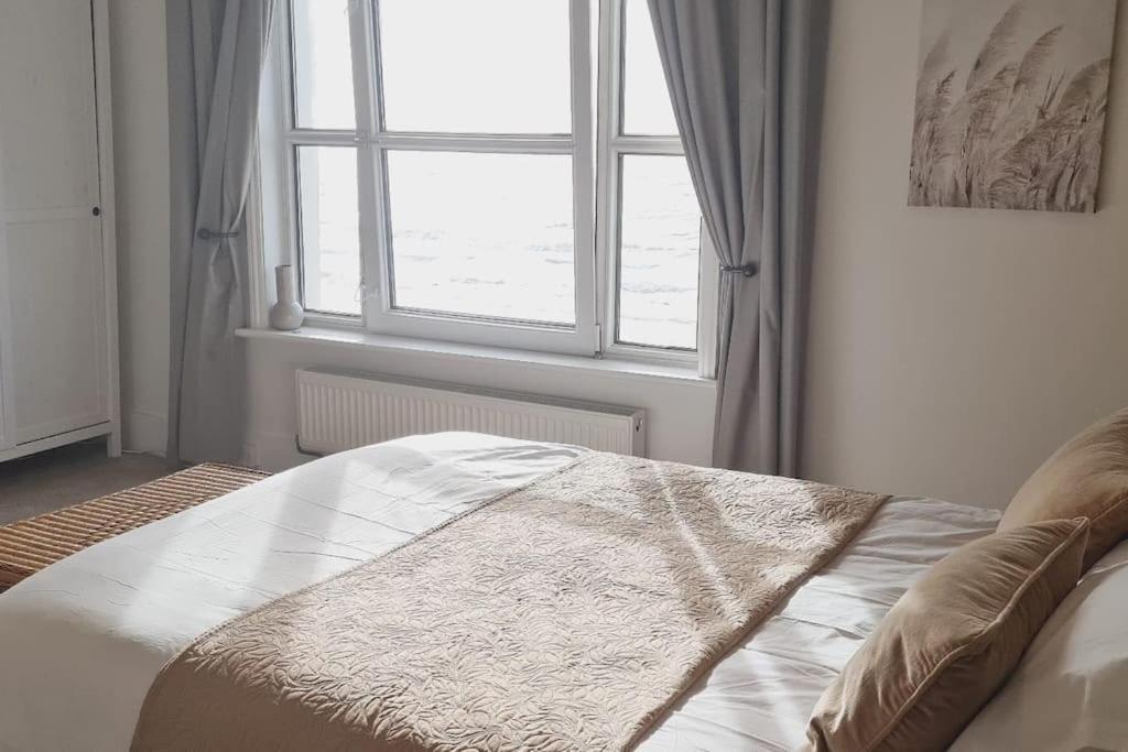 Beach View, 4 Bedroom House Opposite The Sea! Sleeps 10 Sandgate Luaran gambar