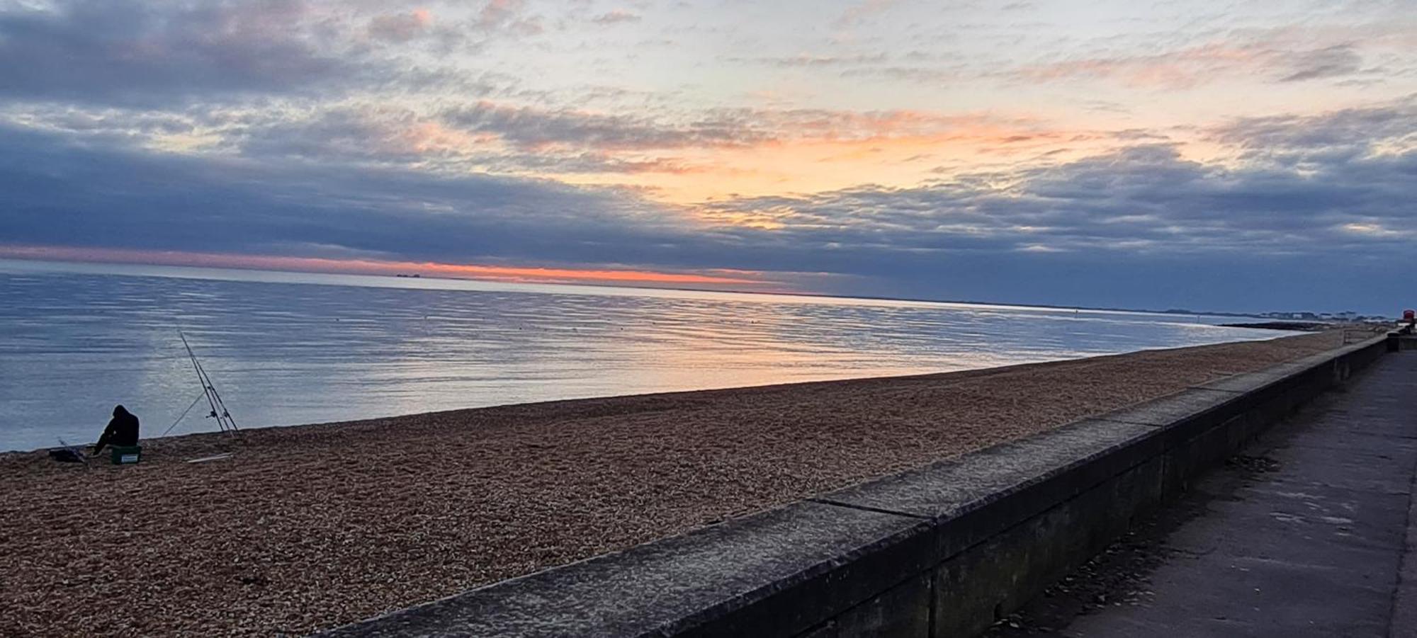 Beach View, 4 Bedroom House Opposite The Sea! Sleeps 10 Sandgate Luaran gambar