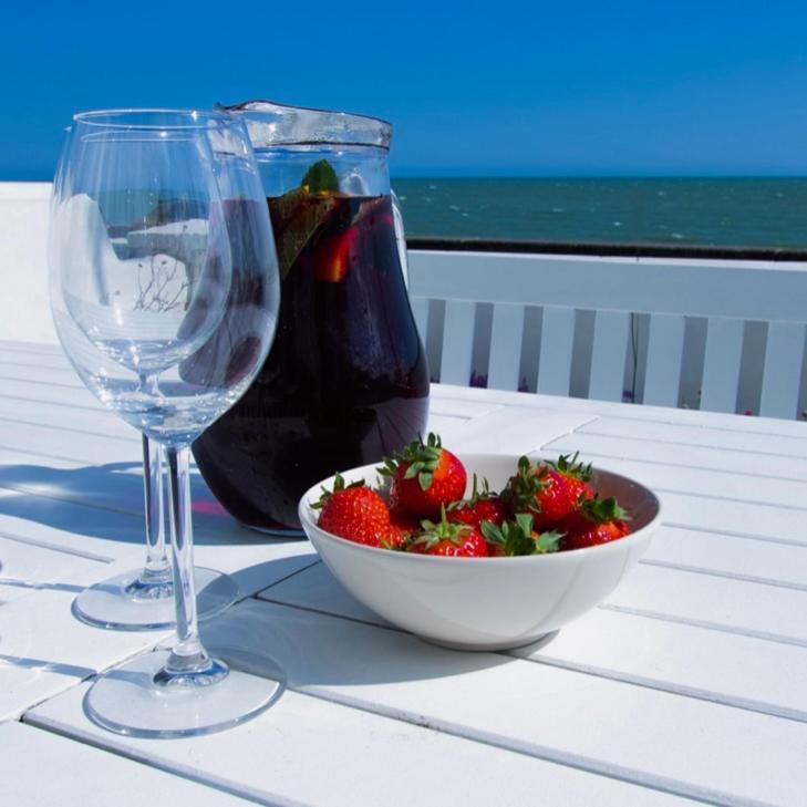 Beach View, 4 Bedroom House Opposite The Sea! Sleeps 10 Sandgate Luaran gambar